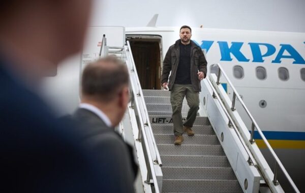 Зеленський прибув з візитом у Бухарест