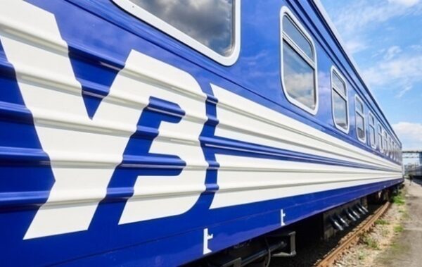 Через атаку дронів по всій Україні масово затримуються потяги