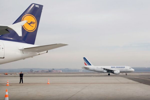 Італія почала обмежувати заправку літаків