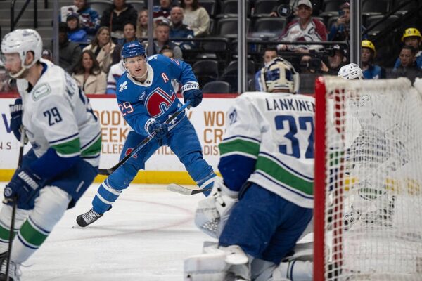 НХЛ: Колорадо та Ванкувер влаштували гольове шоу