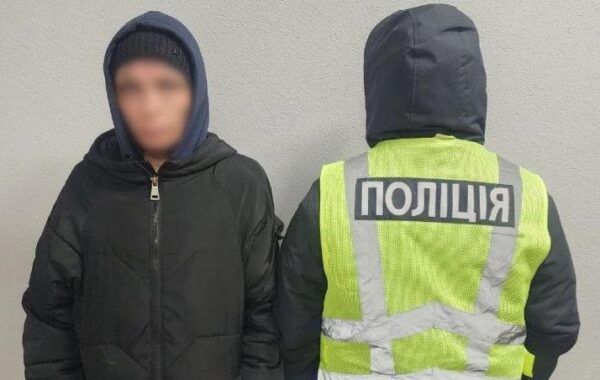 У Києві жінка через ревнощі підпалила двері чоловіку та суперниці