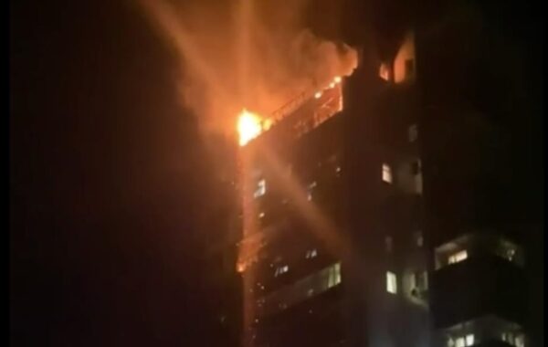 У Сумах БПЛА влучив у багатоповерхівку